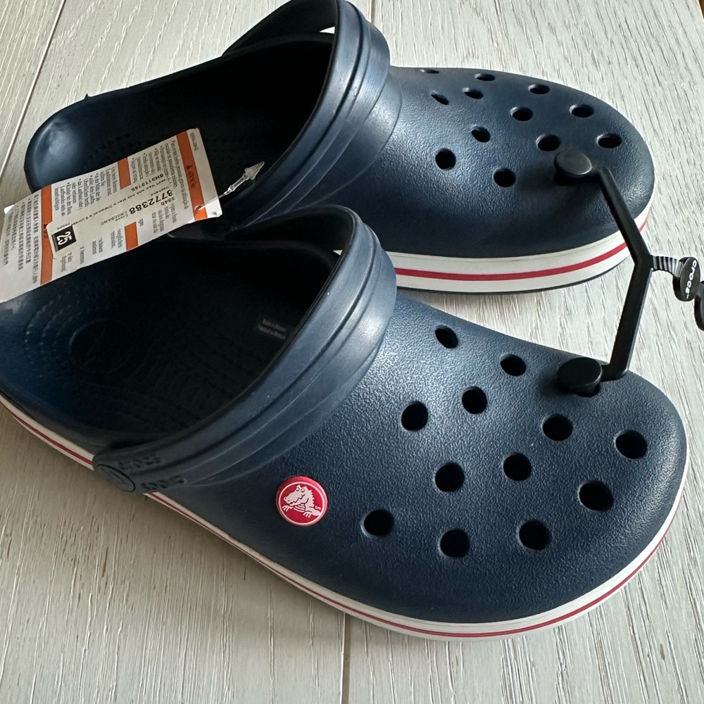CROCS Unisex Navy Water Shoes